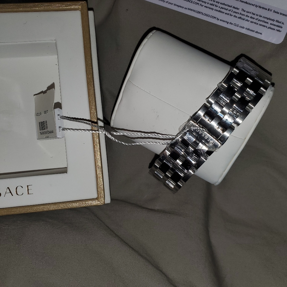 Versace V-Race - Picture 2 of 4